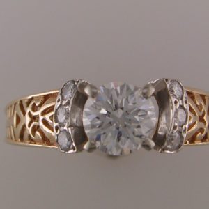 14K YELLOW GOLD DIAMOND ENGAGEMENT RING 1.OOCT CENTER .12CT SIDES. 3.2 GRAMS.
