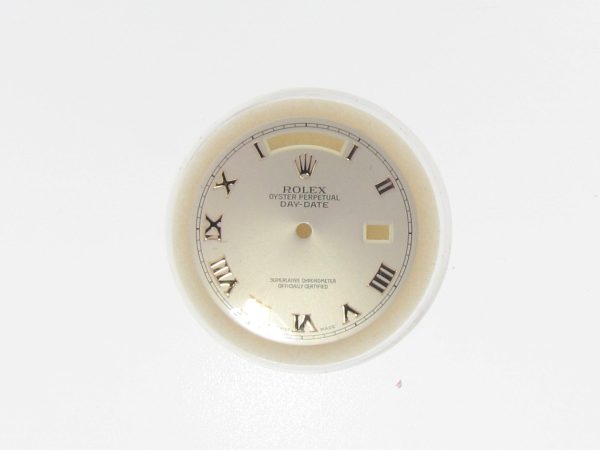 GENTS ROSE GOLD ROLEX PRES ROMAN NUMERAL DIAL.