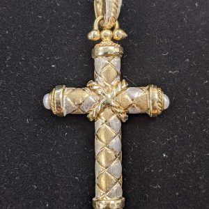 ITALIAN 14KT BICOLOR GOLD CROSS PENDANT WITH BRUSHED, QUILTED SURFACE AND SMALL PEARL END CAPS (4.3 DWT).