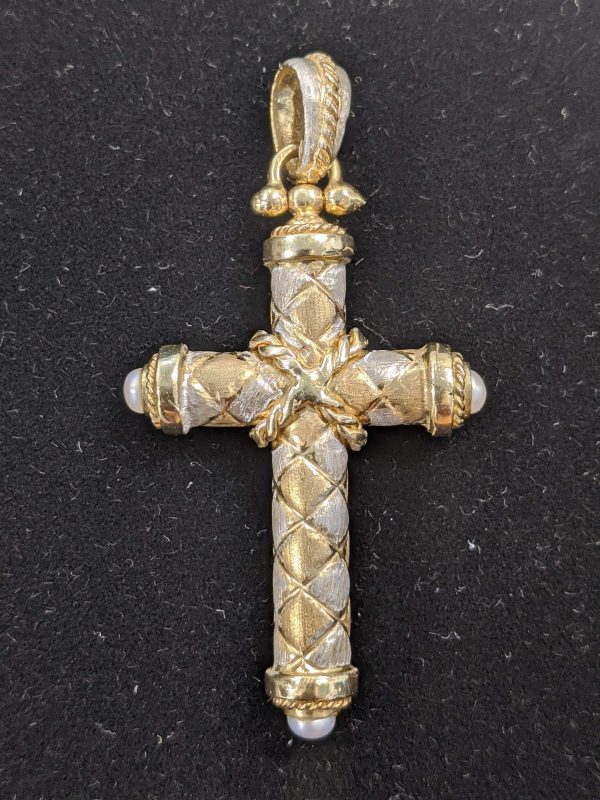 ITALIAN 14KT BICOLOR GOLD CROSS PENDANT WITH BRUSHED, QUILTED SURFACE AND SMALL PEARL END CAPS (4.3 DWT).