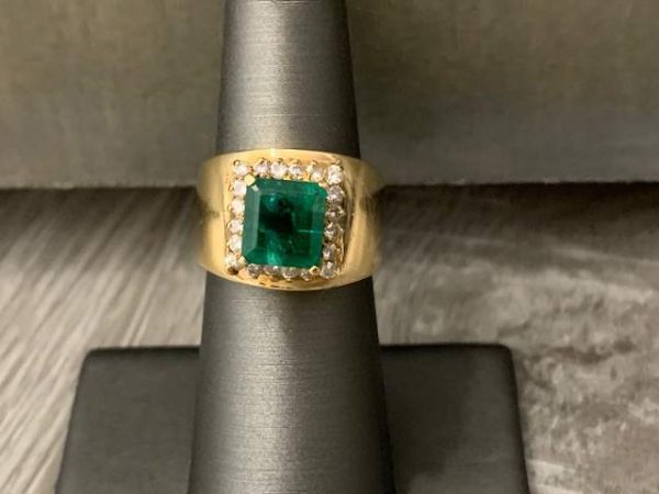 14K Y/G EMERALD & DIA RING 7.5 X 5.5 MM EM APPROX 2.30CT. 30 PTS DIA 6.3 DWT