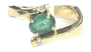 EMERALD & DIAMOND RING