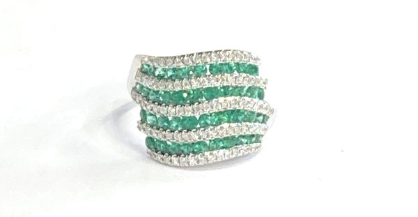 18K WHITE GOLD EMERALD AND DIAMOND RING