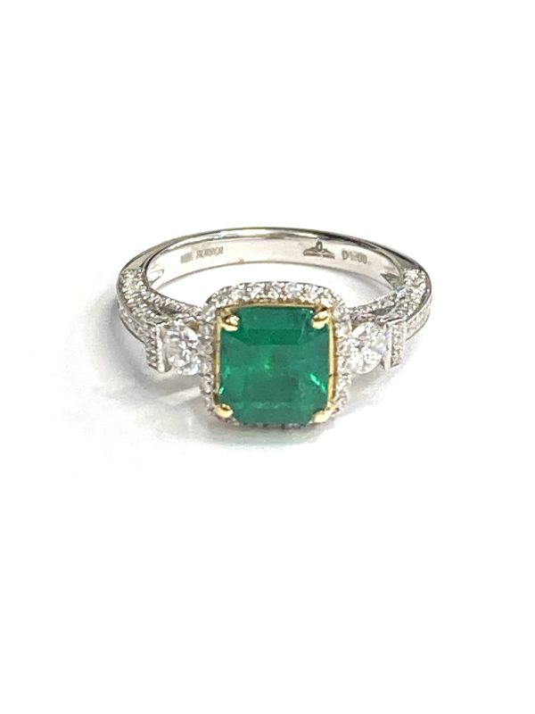 18K WHITE GOLD EMERALD AND DIAMOND RING