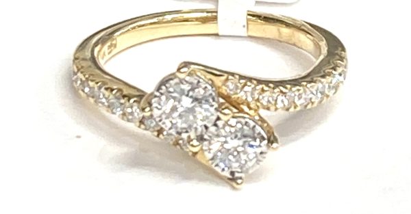 14K YELLOW GOLD DIAMOND ENGAGEMENT RING
