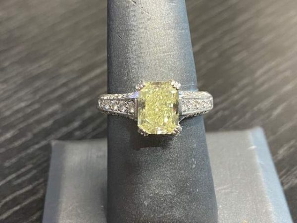 PLATINUM DIAMOND ENGAGEMENT RING CENTER DIAMOND ,RADIANT CUT. CARAT WT 2.37CT CLARITY VS-1 COLOR FANCY LITE YELLOW SEE G.I.A. REPORT # 13253132 WITH 30 SMALL ACCENTING DIAMONDS APPROX 50PTS PLATINUM WT 5.1 DWT