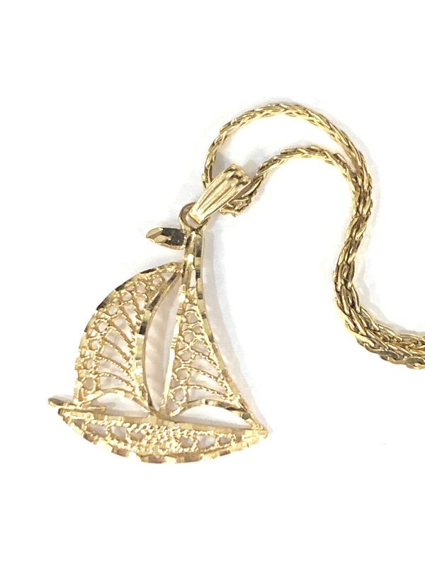 GOLD SAILBOAT PENDANT NECKLACE