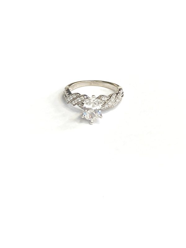 KNOT TWIST DIAMOND RING