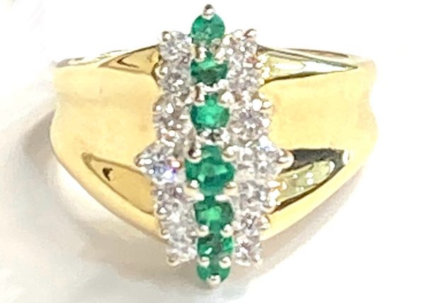 EMERALD & DIAMOND RING