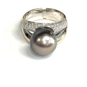 14K WHITE GOLD DIAMOND AND PEARL RING