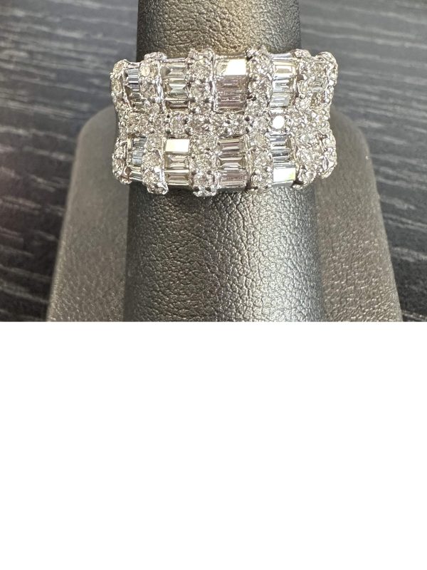 18K WHITE GOLD FASHION RING 1CT 60RD DIAMONDS 1.20CT 30 STRAIGHT BAGUETTES 2.20CT TCW 7.8DWT