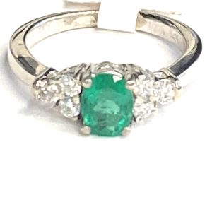 EMERALD OVAL CUT RING