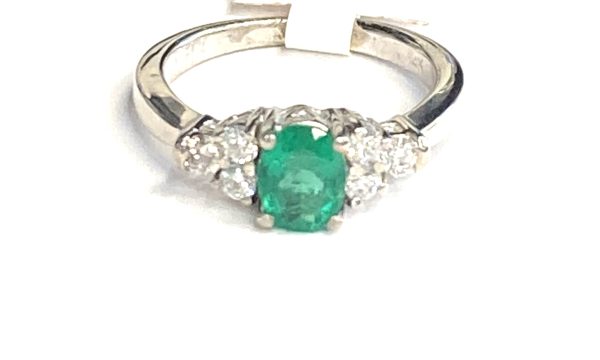 EMERALD OVAL CUT RING