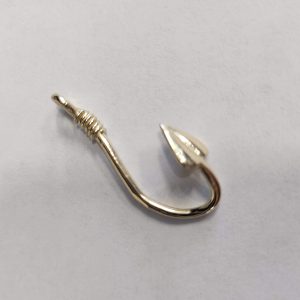 14K YG NAUTICAL HOOK. 1.2DWT