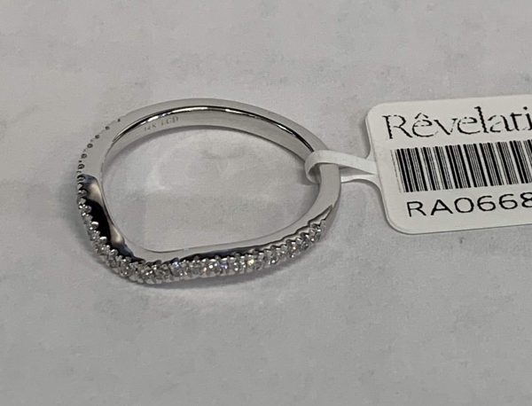 14K WHITE GOLD CONTOUR WEDDING BAND CONTAINING 24 LAB GROWN ROUND BRILLIANT DIAMONDS. 0.25 TCW, 1.6 DWT,  COLOR: E-F, CLARITY: VS, IGI# 35J812592405 COMES W/ CERT CARD