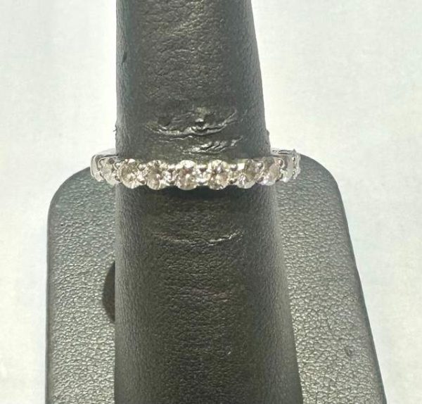 18K W/G NATURAL DIAMOND ANNIVERSARY BAND CONSISTING OF 11 ROUND BRILLIANT CUT DIAMONDS WEIGHING 1.04 CTS TWC. COLOR:G-H / CLARITY:VS.  2.4 DWT.