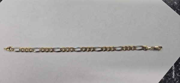 14K YG FIGARO BRACELET WITH WG ACCENT LINKS. 6.8DWT.