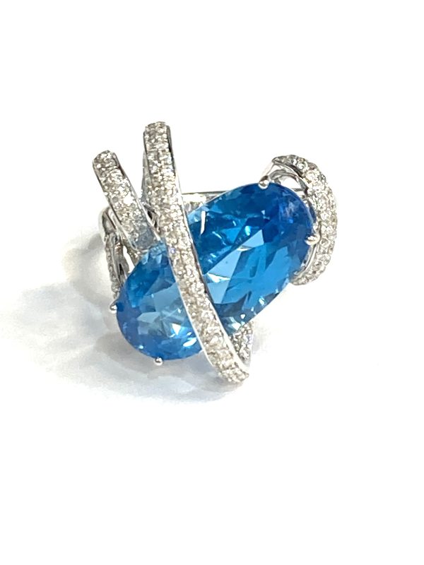 DIAMOND AND BLUE TOPAZ FASHION RING
