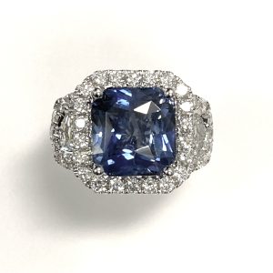 SAPPHIRE AND DIAMOND RING