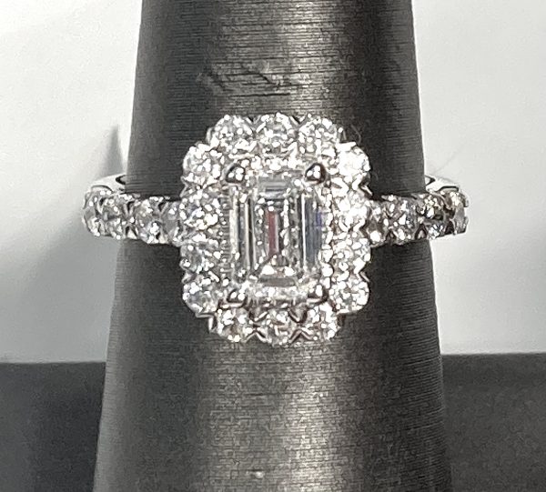 EMERALD DIAMOND RING
